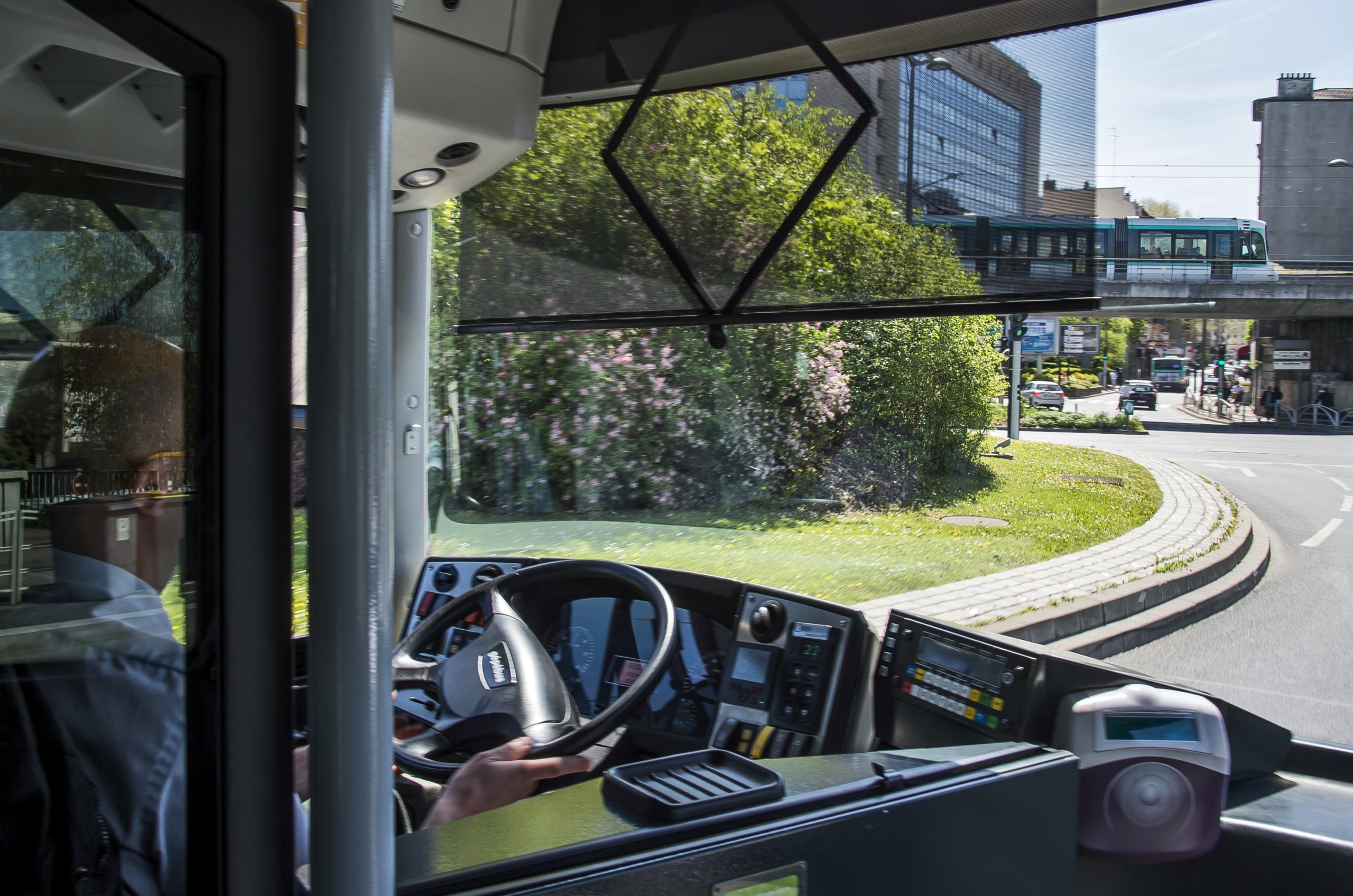 Visuel Je suis Machiniste receveur, si notre centre bus est repris par une filiale du groupe RATP ou un concurrent, est-on obligé d’être repris ? ou peut-on rester dans l’EPIC ?