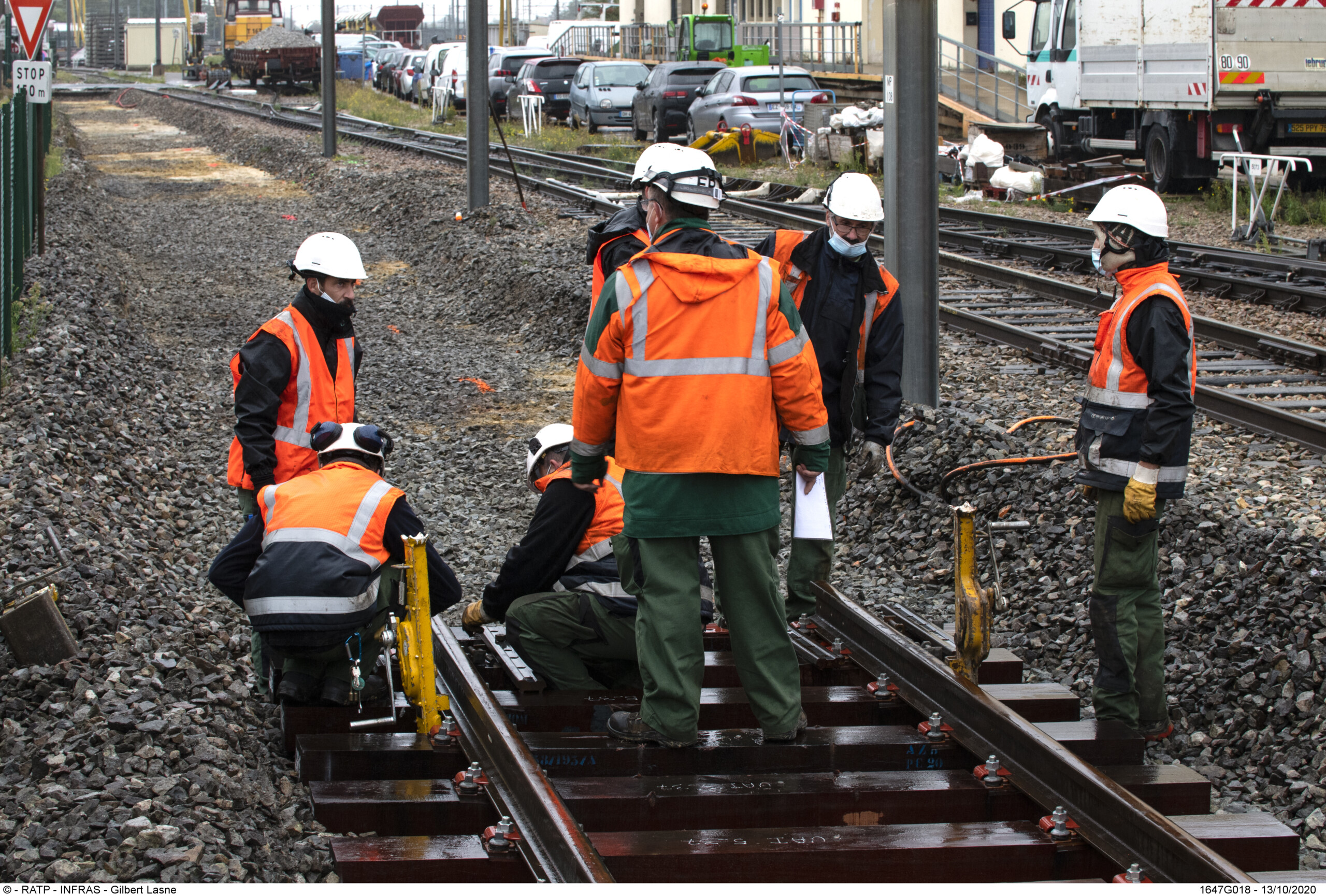Visuel Pourquoi n&rsquo;utilise-t-on pas de l&rsquo;huile d&rsquo;olive ou de l&rsquo;huile recyclée pour certaine lubrification ou fabrication de la voie (aiguillage, vissage des tirefonds, etc) ?