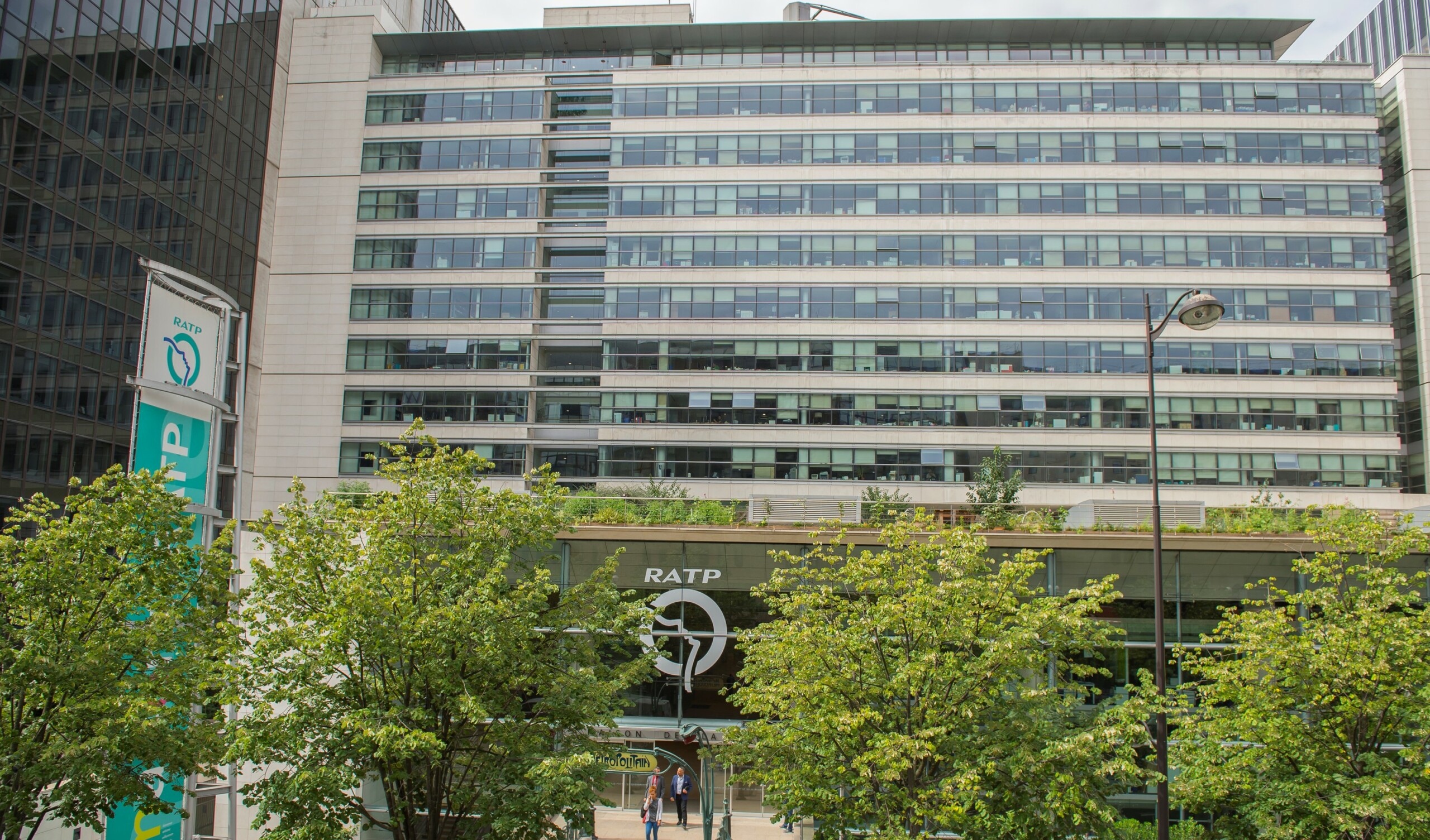 Visuel Quel rapport entre la Loi LOTI, la Loi LAURE et le groupe RATP ?